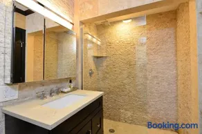 Ultra lux apartment steps from Brown and RISD - Image 4