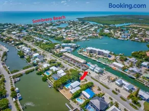 Easy Breezy Family Complex 5BR 3BTH 100ft Dock Pool & Beach - Image 3