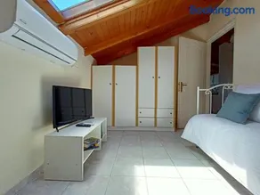 Doma Menidi Rooftop Apartment - Image 2