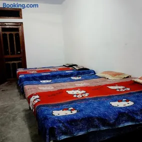 Pandit Ji Family Restaurant & Homestay - Image 3