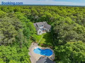 Cape Cod luxury with private pool - Image 5