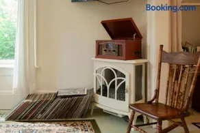 Central Picton Apartment, Sleeps 8; The Iron Horse - Image 3
