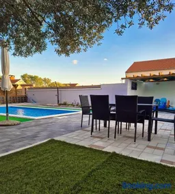 Countryside holiday home - pool - big terrace - Image 3