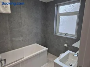 Seafield Crt, North Shore Beach - Image 3