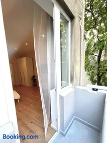 The General's apt - Image 1