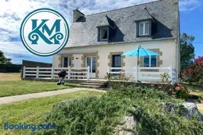 Villa 6 chambres proche plages tous commerces à pieds Spacieuse & Lumineuse orientée Sud à 700 m de la Baie du Kernic et du Casino Partouch Dans la charmante petite ville de Plouescat, quartier calme, tous commerces à pieds restaurants, bars, boulangerie - Image 1
