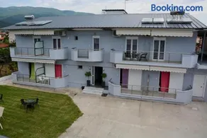 Gatos Village Studios & Apartments - Image 2