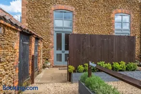Scouts Cottage - Image 2