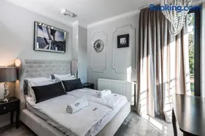 ICON APARTMENTS - Image 3