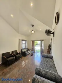 Serene Villa - Image 4