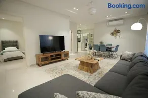 Apartment with Private Entrance - 1A - Image 4