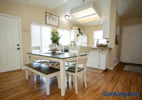 Cozy Condo 4 Miles to Park Entrance with BBQ and Steps to Dining - Image 2