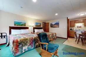 Riverbank Connecting Motel Rooms 9 & 12 - Image 3