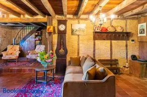 Maison De Charme Avec Jacuzzi - Image 3