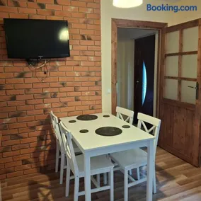 Domki i apartamenty nad jeziorem solińskim z basenem I widokiem na góry - Image 4