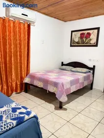 Casa de Veraneio 3 quartos com Ar e mais de 20 camas para grupos e Próximo ao Paraguai - Image 5