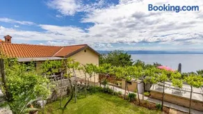 Holiday Home Secret Garden by Villas Guide - Image 1