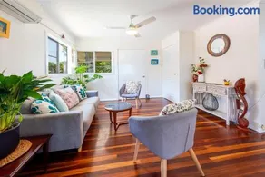 Pet friendly beachfront home- sleeps 8 - Image 2