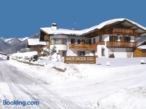 Haus Jäger Ferienwohnungen mit Indoor-Pool inkl. Chiemgaukarte - Image 1