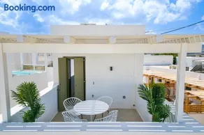 Joelia Suites in Naousa Paros with private jacuzzi! - Image 4