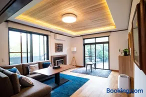 Immaculate Private Family Cottage with Hot Spring - Image 1