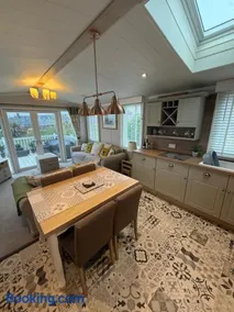 Harbour View Hideaway - Image 1
