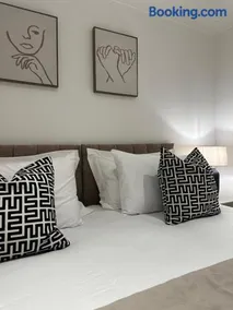 The Snug - Town Centre Apartment - Image 2