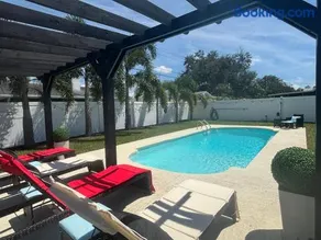 WOW Free Heated Pool and Hot Tub Modern Home 3 Miles To The Beach - Image 2
