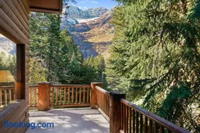 Beartooth Lodge with Hot Tub and Stuart Falls Views - Image 1