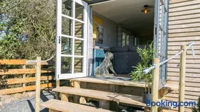 Easter Cabin - Image 3