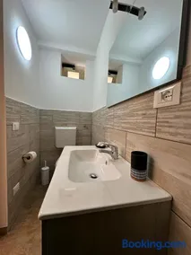 Tina House - Image 2