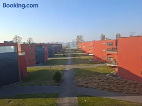 BL Yachtclub Lakeview Apartment - Image 3