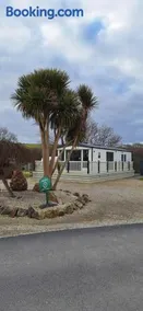Luxury 6 berth caravan full decking - Image 2