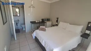 Chrisserus Guest Rooms - Image 1
