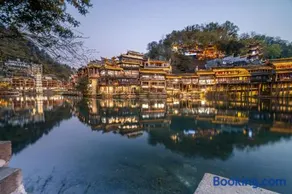 Miss Dong’s River View Homestay (Fenghuang Hongqiao Branch) - Image 1