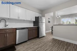 Elegant Escape Prime Location & Style - Image 4