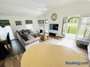 Luxury 2 Bedroom Caravan OG32, Shanklin, Isle of Wight - Image 2