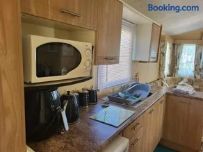 Corinne Caravan At Golden Palm Resort Skegness - Image 3