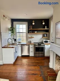 Candler Top Unit - Historic DT Lynchburg Apt, Walk To Shops and Dining - Image 2