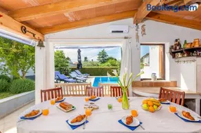 Nature & Sea Holiday Home with Pool - Image 2