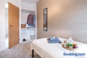 5BR - House - Hot Tube - Airport - A38-A50 - Parking - Image 3