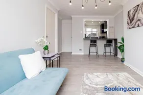 Lovely flat with Wi-Fi and free parking - Image 4