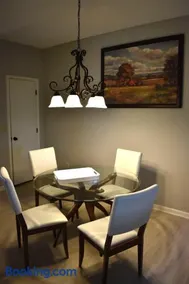 Cozy 3BR-3BA Home Near Zona Rosa Shopping and Dining - Image 5
