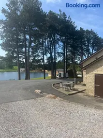 8 lakeview - Image 2
