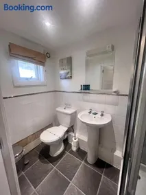 RL Guesthouse close BHX & NEC - Image 4