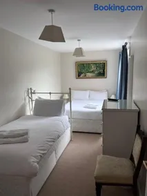 Spacious 5 double bed bedroom bungalow near Belfast - Image 4
