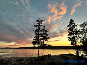 Capstone Cottage - Quintessential Cabin on Bay - Image 2