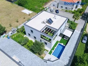 Villa Castelli, Family Holiday House with Private Pool - Image 2