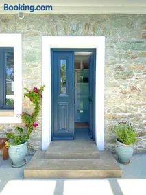Svolis Townhouse - Urban Oasis with Pool & Garden - Image 3