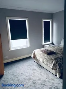 Sandhurst guest house - Image 4